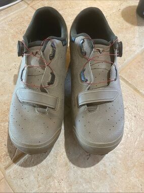 Specialized Men's Athletic Cycling Shoes in Gray with Red Accents